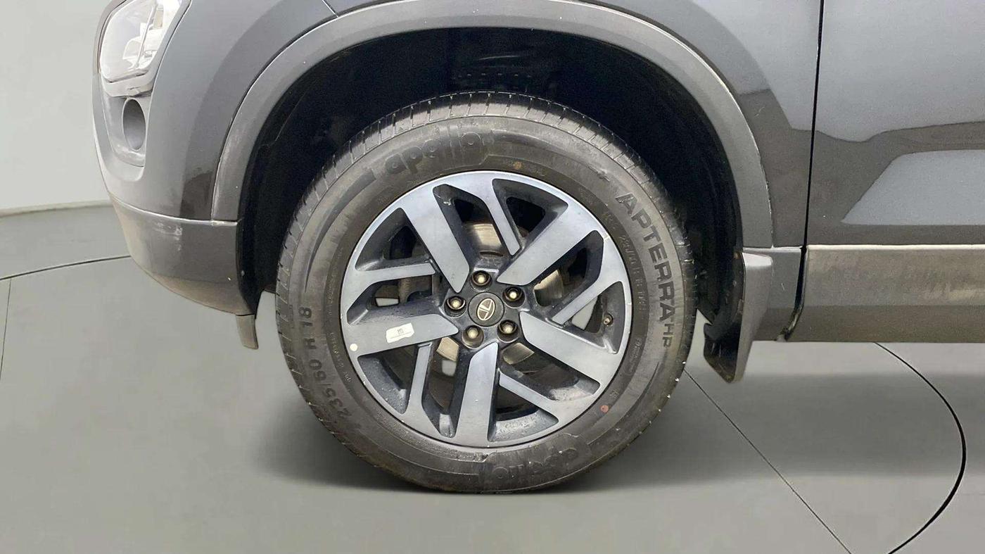2023 Tata Harrier XZ PLUS 2.0L DARK EDITION, Diesel, Manual, 32,303 km, Left Front Wheel