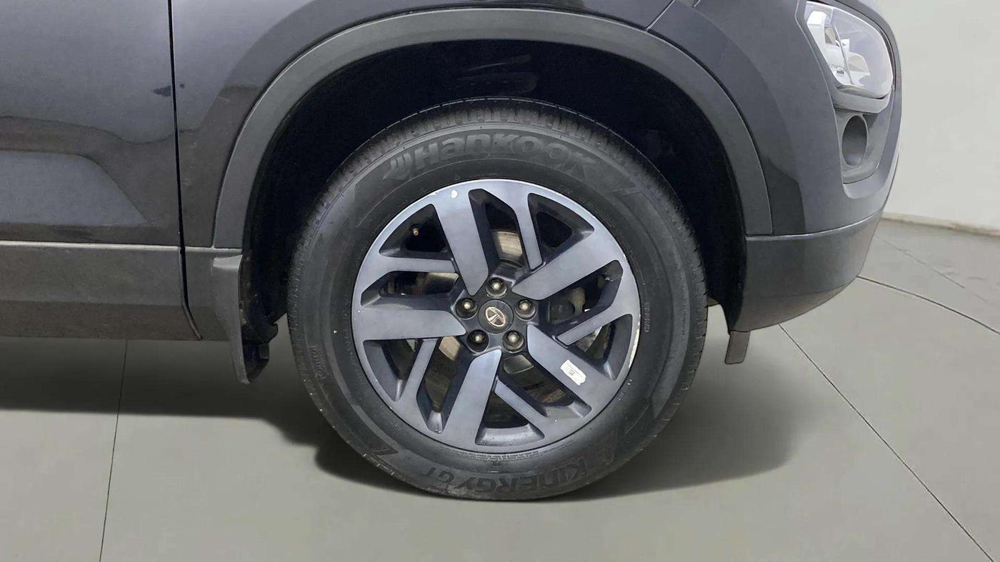 2023 Tata Harrier XZ PLUS 2.0L DARK EDITION, Diesel, Manual, 32,303 km, Right Front Wheel