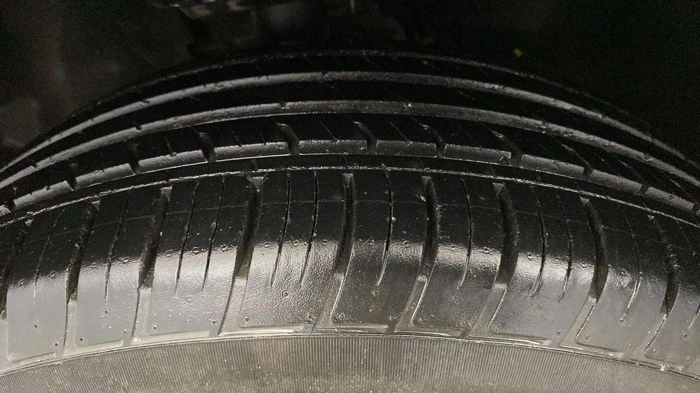 2023 Tata Harrier XZ PLUS 2.0L DARK EDITION, Diesel, Manual, 32,303 km, Left Front Tyre Tread
