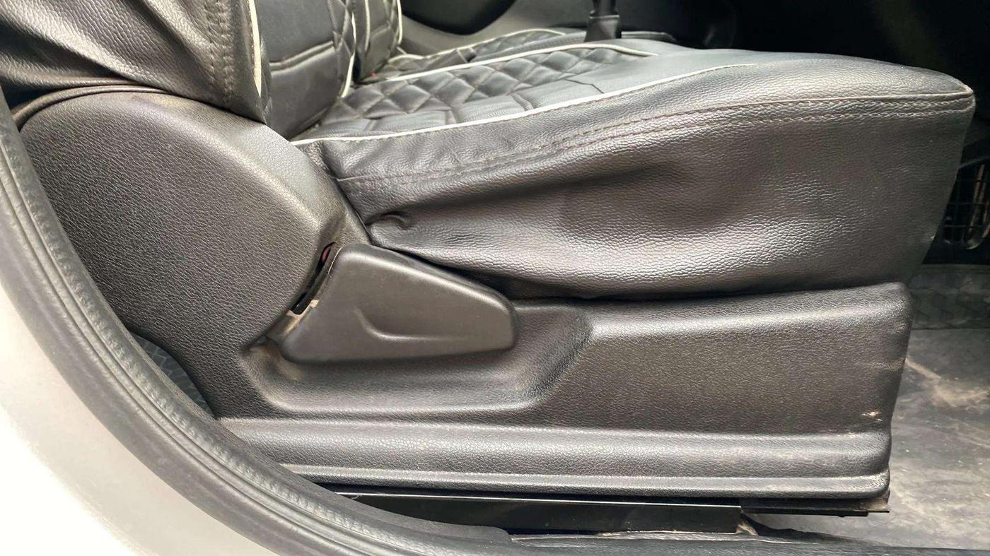 2022 Renault Kwid RXL, Petrol, Manual, 17,284 km, Driver Side Adjustment Panel
