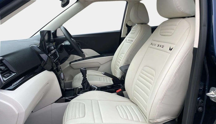 2024 Mahindra XUV 3XO MX3 Pro 1.2 L TCMPFi, Petrol, Manual, 1,328 km, Right Side Front Door Cabin