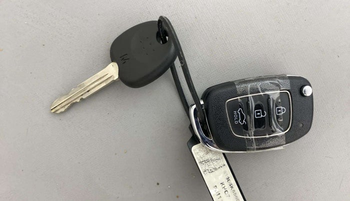 2022 Hyundai GRAND I10 NIOS MAGNA AMT 1.2 KAPPA VTVT, Petrol, Automatic, 11,979 km, Key Close Up