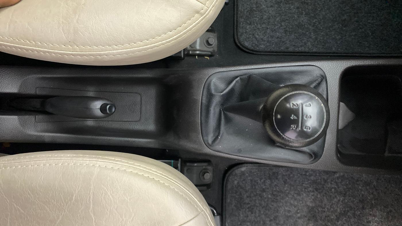 2017 Hyundai Eon ERA +, Petrol, Manual, 13,436 km, Gear Lever
