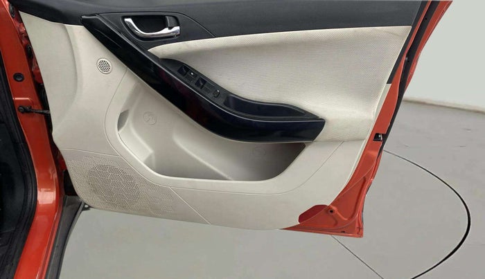 2020 Tata NEXON XZ PLUS (O) DIESEL DUAL TONE, Diesel, Manual, 86,206 km, Driver Side Door Panels Control