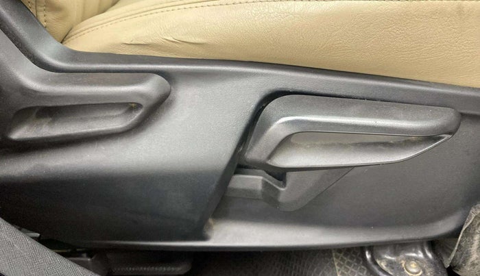2020 Tata NEXON XZ PLUS (O) DIESEL DUAL TONE, Diesel, Manual, 86,206 km, Driver Side Adjustment Panel