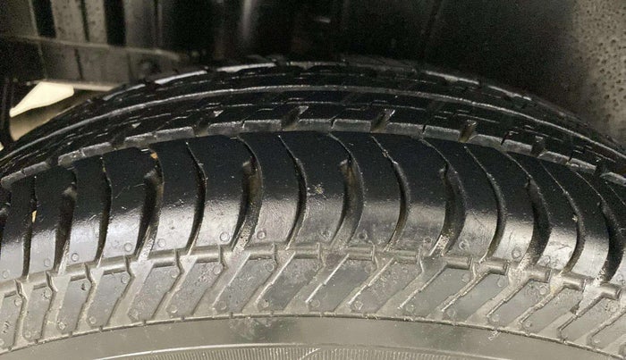 2014 Maruti Swift VXI, Petrol, Manual, 80,816 km, Right Rear Tyre Tread