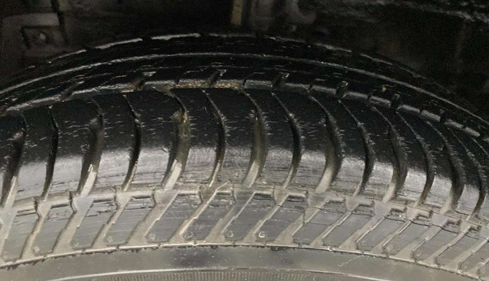 2014 Maruti Swift VXI, Petrol, Manual, 80,816 km, Left Front Tyre Tread