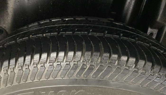 2014 Maruti Swift VXI, Petrol, Manual, 80,816 km, Left Rear Tyre Tread