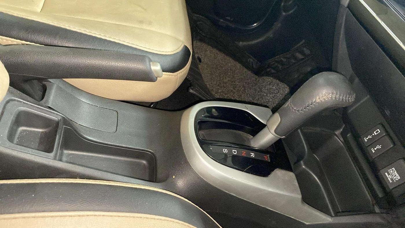 2020 Honda Jazz 1.2L I-VTEC ZX CVT, Petrol, Automatic, 31,489 km, Gear Lever