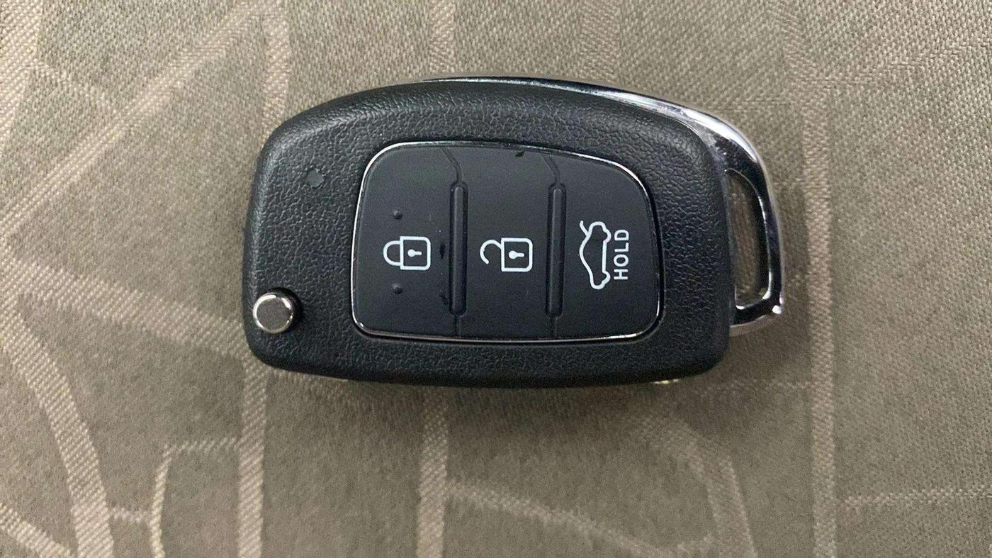 2014 Hyundai Xcent S (O) 1.2, Petrol, Manual, 40,096 km, Key Close Up
