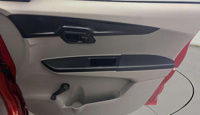 2017 Mahindra Kuv100 K2 6 STR, Petrol, Manual, 27,549 km, Driver Side Door Panels Control
