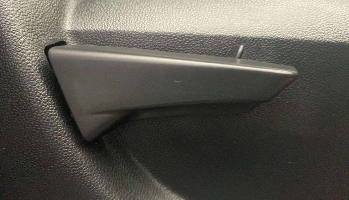 2017 Mahindra Kuv100 K2 6 STR, Petrol, Manual, 27,549 km, Driver Side Adjustment Panel