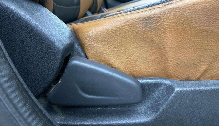 2016 Renault Kwid RXT 0.8, Petrol, Manual, 39,120 km, Driver Side Adjustment Panel