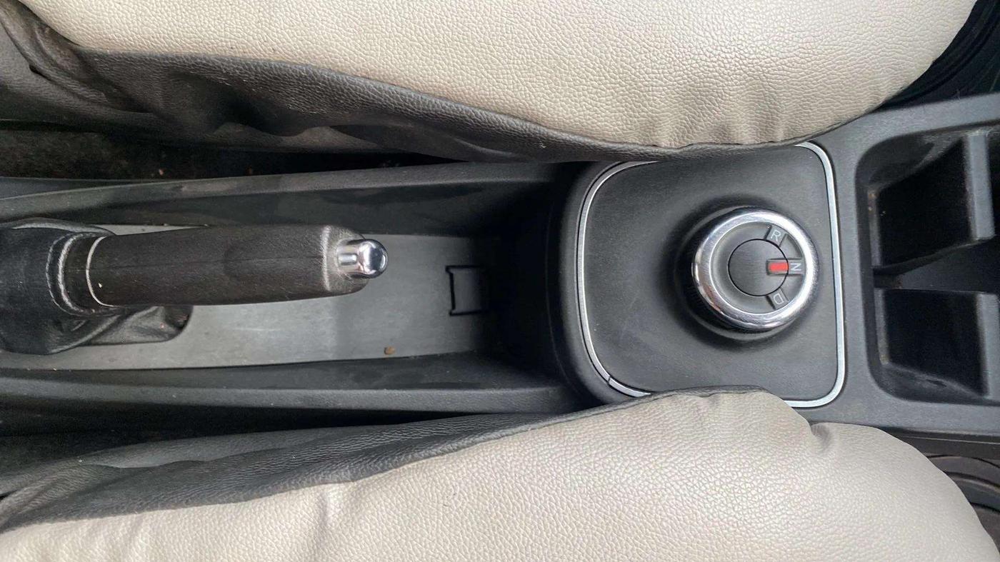 2020 Renault Kwid RXT 1.0 AMT, Petrol, Automatic, 36,849 km, Gear Lever