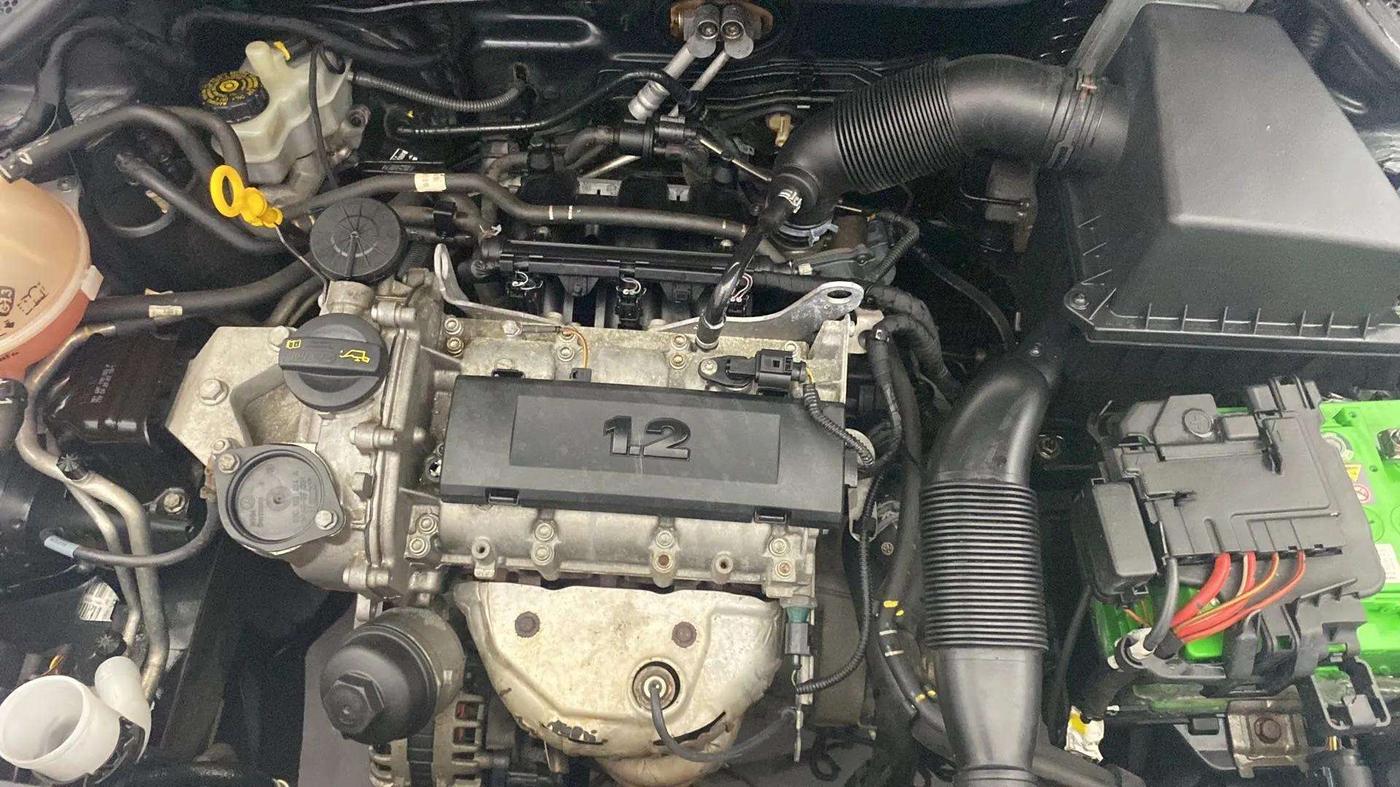 2017 Volkswagen Polo HIGHLINE1.2L, Petrol, Manual, 91,783 km, Open Bonet