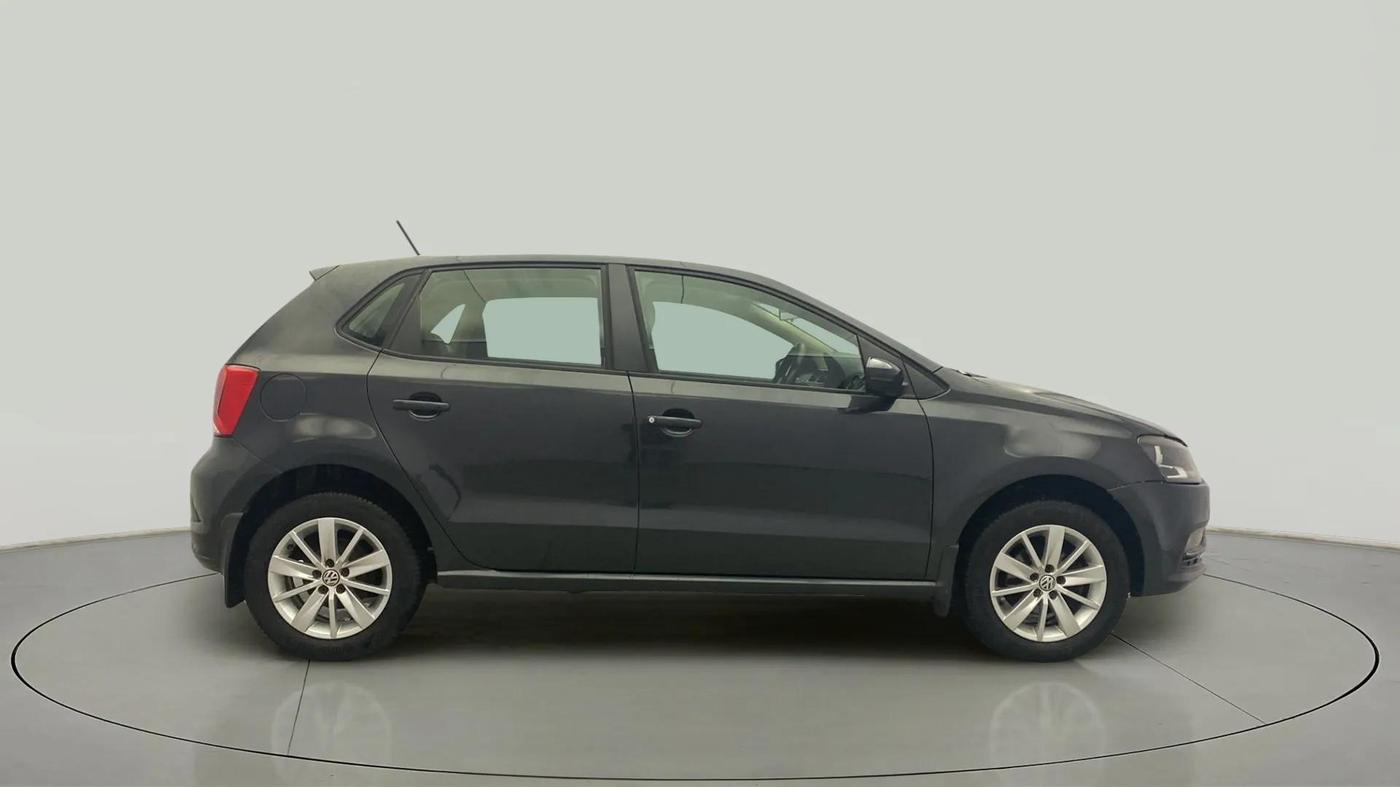 2017 Volkswagen Polo HIGHLINE1.2L, Petrol, Manual, 91,783 km, Right Side View