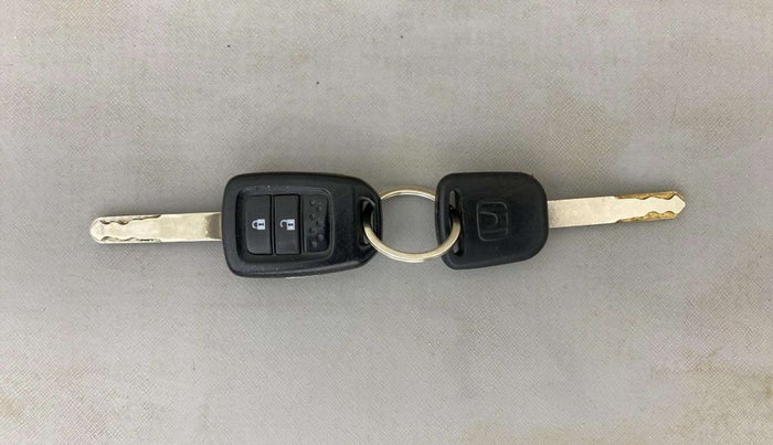 2018 Honda WR-V 1.2L I-VTEC VX MT, Petrol, Manual, 1,07,113 km, Key Close Up