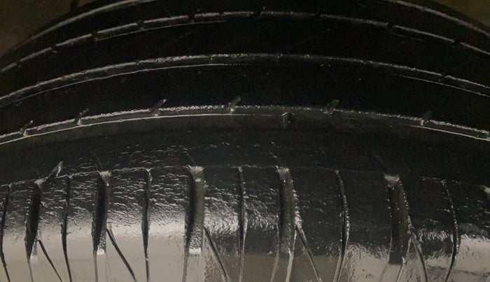 2021 Maruti Vitara Brezza ZXI AT SHVS, Petrol, Automatic, 39,230 km, Right Front Tyre Tread