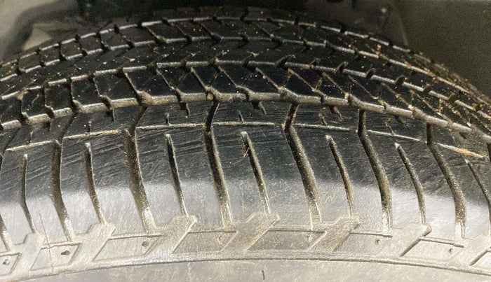 2018 Mahindra XUV500 W9, Diesel, Manual, 91,046 km, Left Front Tyre Tread