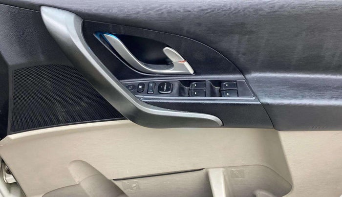 2018 Mahindra XUV500 W9, Diesel, Manual, 91,046 km, Driver Side Door Panels Control