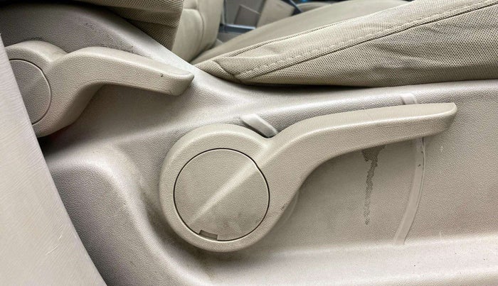 2018 Mahindra XUV500 W9, Diesel, Manual, 91,046 km, Driver Side Adjustment Panel