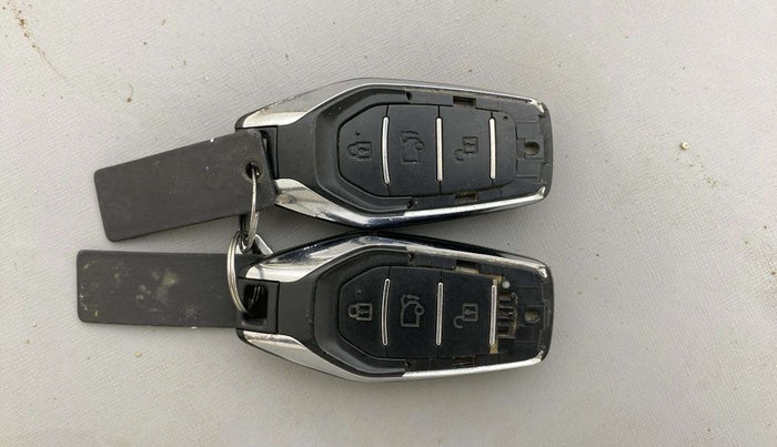 2018 Mahindra XUV500 W9, Diesel, Manual, 91,046 km, Key Close Up