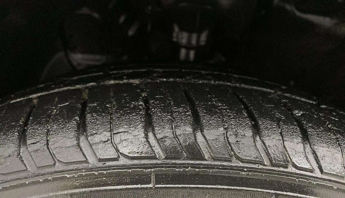 2021 Hyundai NEW I20 SPORTZ 1.2 MT, Petrol, Manual, 31,863 km, Left Front Tyre Tread