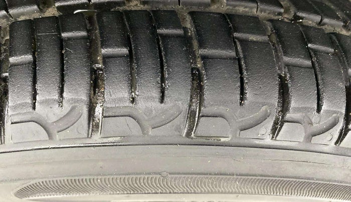 2017 Maruti Wagon R 1.0 VXI, Petrol, Manual, 30,441 km, Left Front Tyre Tread