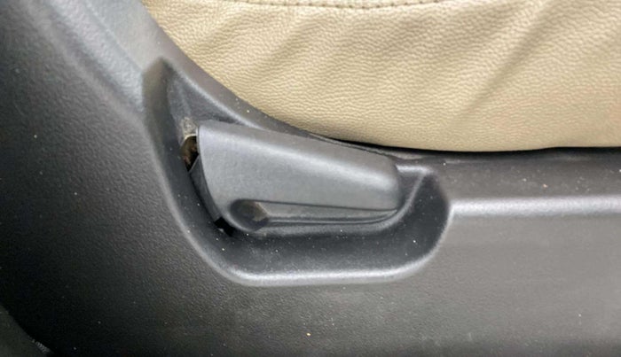 2017 Maruti Wagon R 1.0 VXI, Petrol, Manual, 30,441 km, Driver Side Adjustment Panel