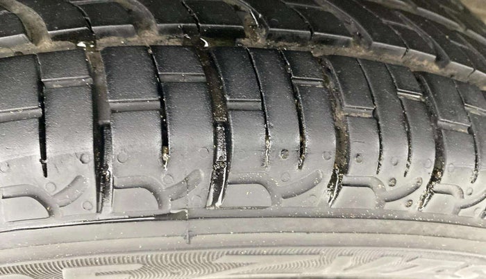 2017 Maruti Wagon R 1.0 VXI, Petrol, Manual, 30,441 km, Right Rear Tyre Tread