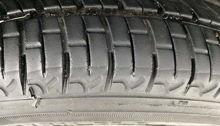 2017 Maruti Wagon R 1.0 VXI, Petrol, Manual, 30,441 km, Right Front Tyre Tread