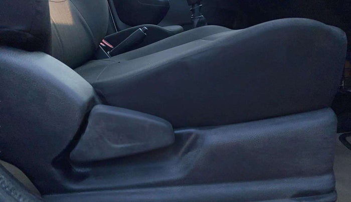 2019 Renault Kwid RXL, Petrol, Manual, 34,166 km, Driver Side Adjustment Panel
