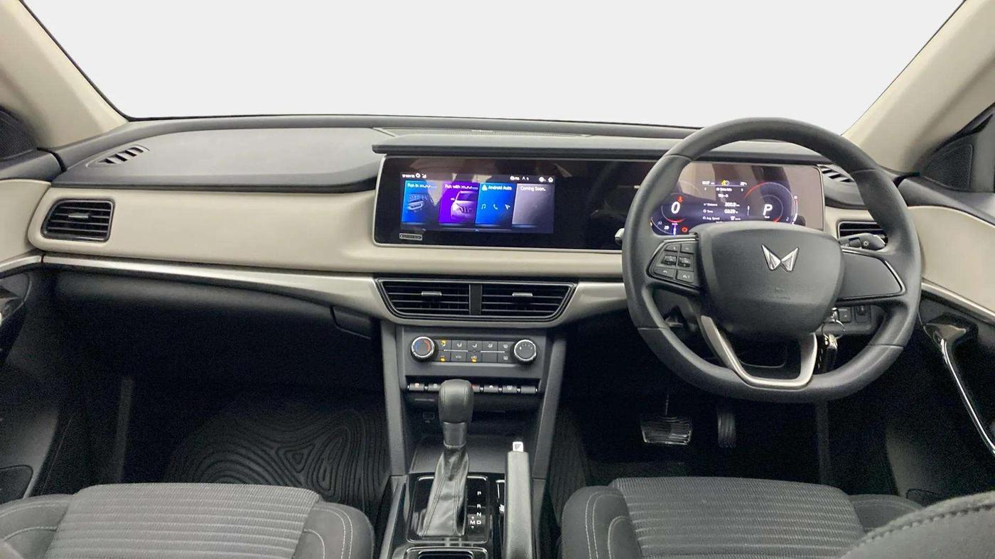 2022 Mahindra XUV700 AX 5 P AT 5 STR, Petrol, Automatic, 17,417 km, Dashboard