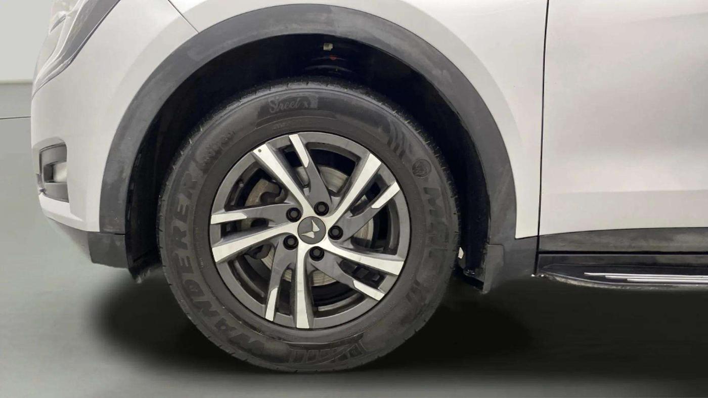 2022 Mahindra XUV700 AX 5 P AT 5 STR, Petrol, Automatic, 17,417 km, Left Front Wheel