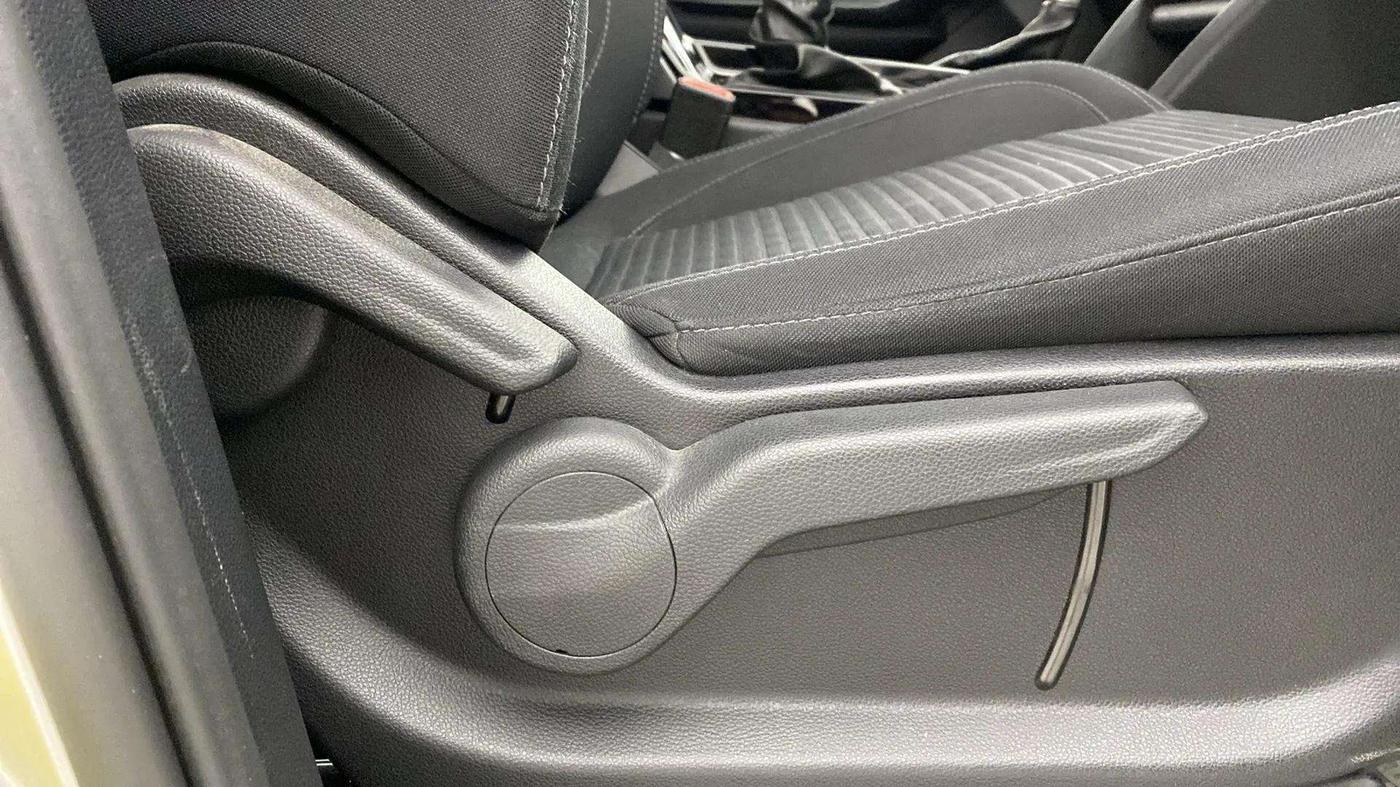 2022 Mahindra XUV700 AX 5 P AT 5 STR, Petrol, Automatic, 17,417 km, Driver Side Adjustment Panel