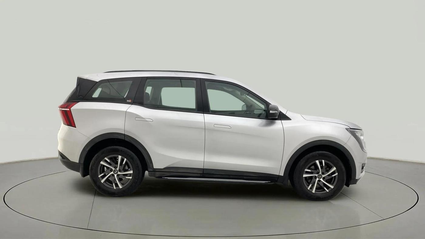 2022 Mahindra XUV700 AX 5 P AT 5 STR, Petrol, Automatic, 17,417 km, Right Side View