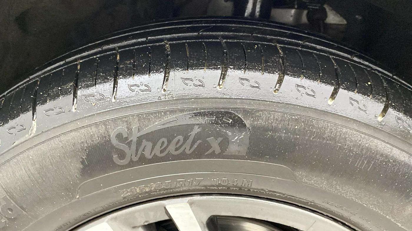 2022 Mahindra XUV700 AX 5 P AT 5 STR, Petrol, Automatic, 17,417 km, Left Front Tyre Tread