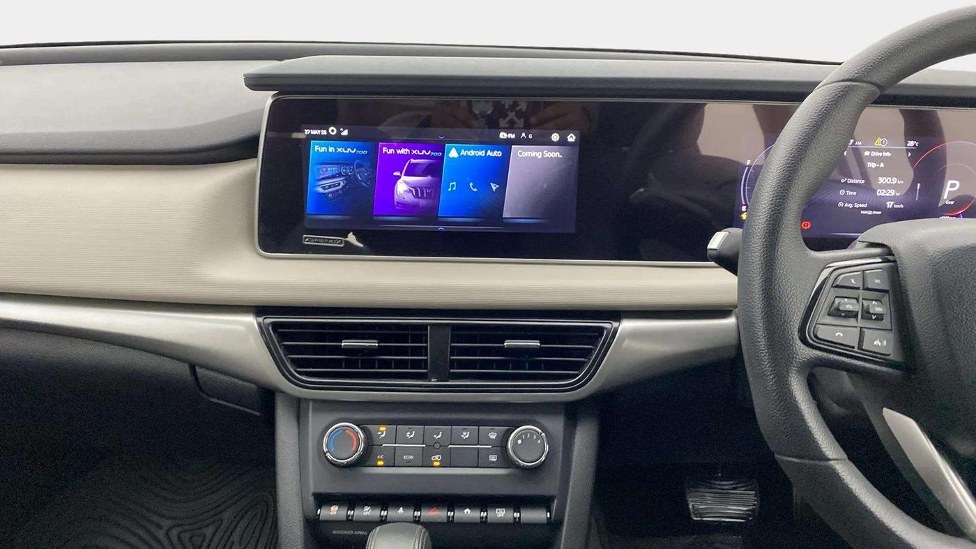 2022 Mahindra XUV700 AX 5 P AT 5 STR, Petrol, Automatic, 17,417 km, Air Conditioner