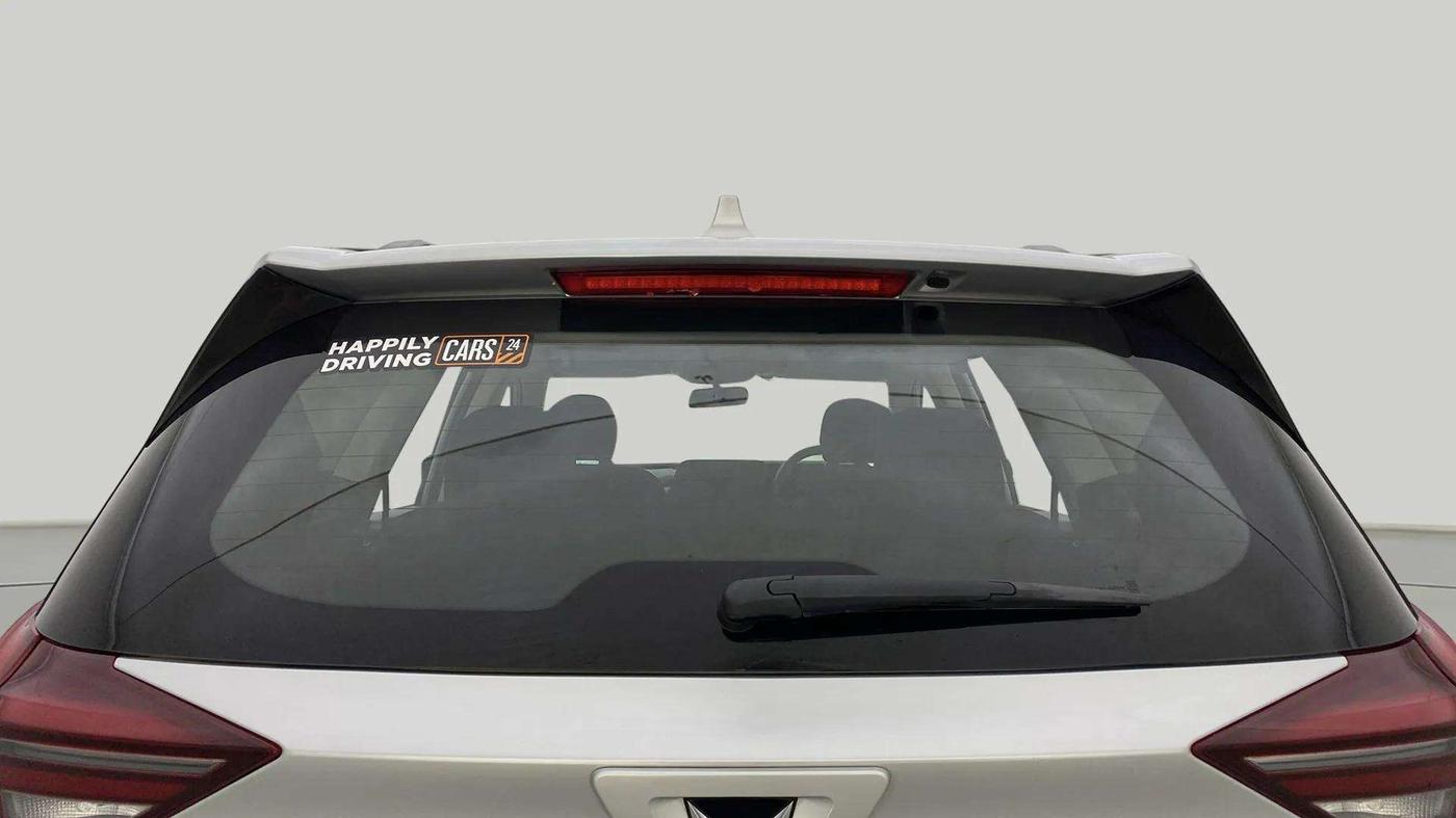 2022 Mahindra XUV700 AX 5 P AT 5 STR, Petrol, Automatic, 17,417 km, Rear Windshield