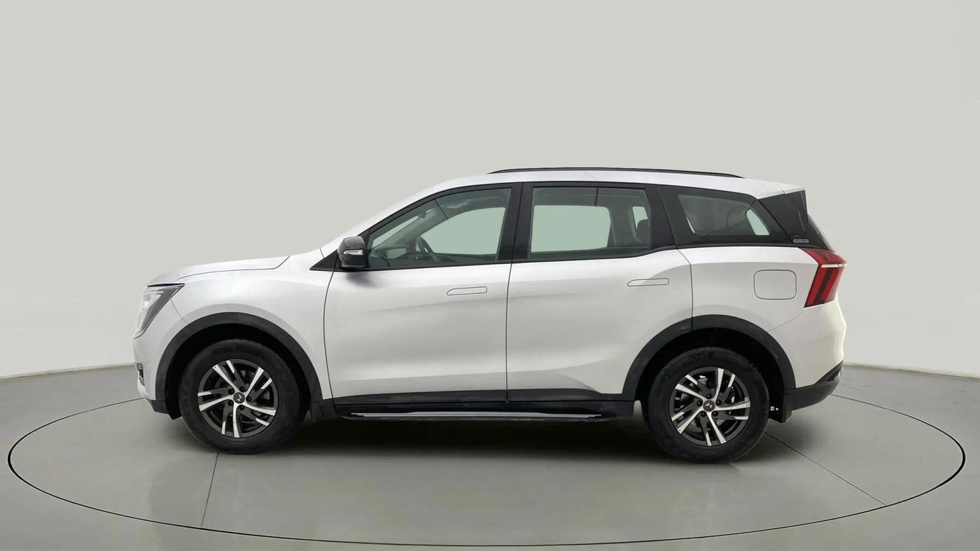 2022 Mahindra XUV700 AX 5 P AT 5 STR, Petrol, Automatic, 17,417 km, Left Side