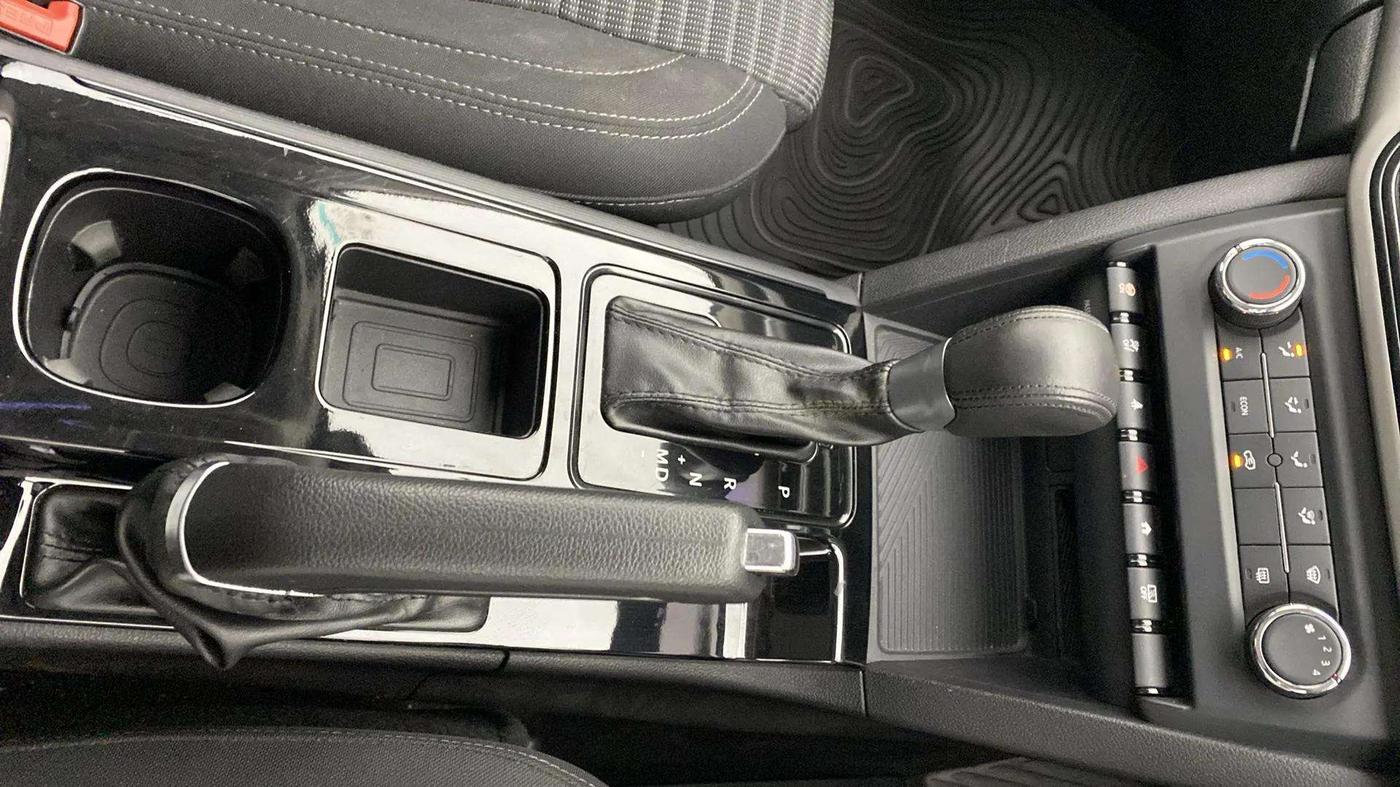 2022 Mahindra XUV700 AX 5 P AT 5 STR, Petrol, Automatic, 17,417 km, Gear Lever