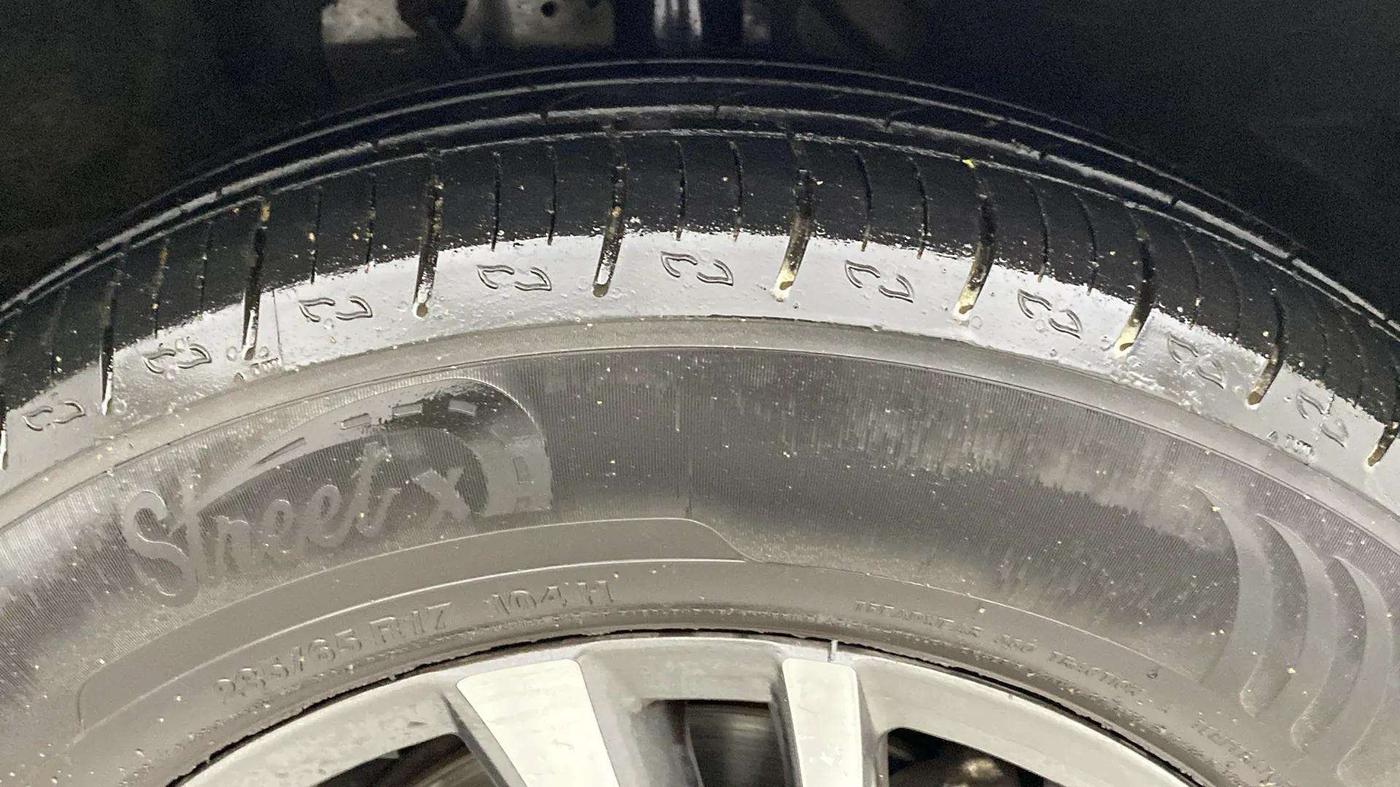 2022 Mahindra XUV700 AX 5 P AT 5 STR, Petrol, Automatic, 17,417 km, Right Front Tyre Tread