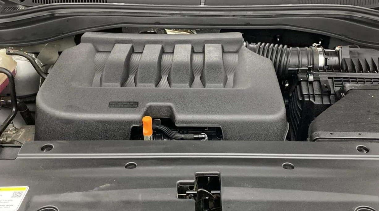 2022 Mahindra XUV700 AX 5 P AT 5 STR, Petrol, Automatic, 17,417 km, Engine View