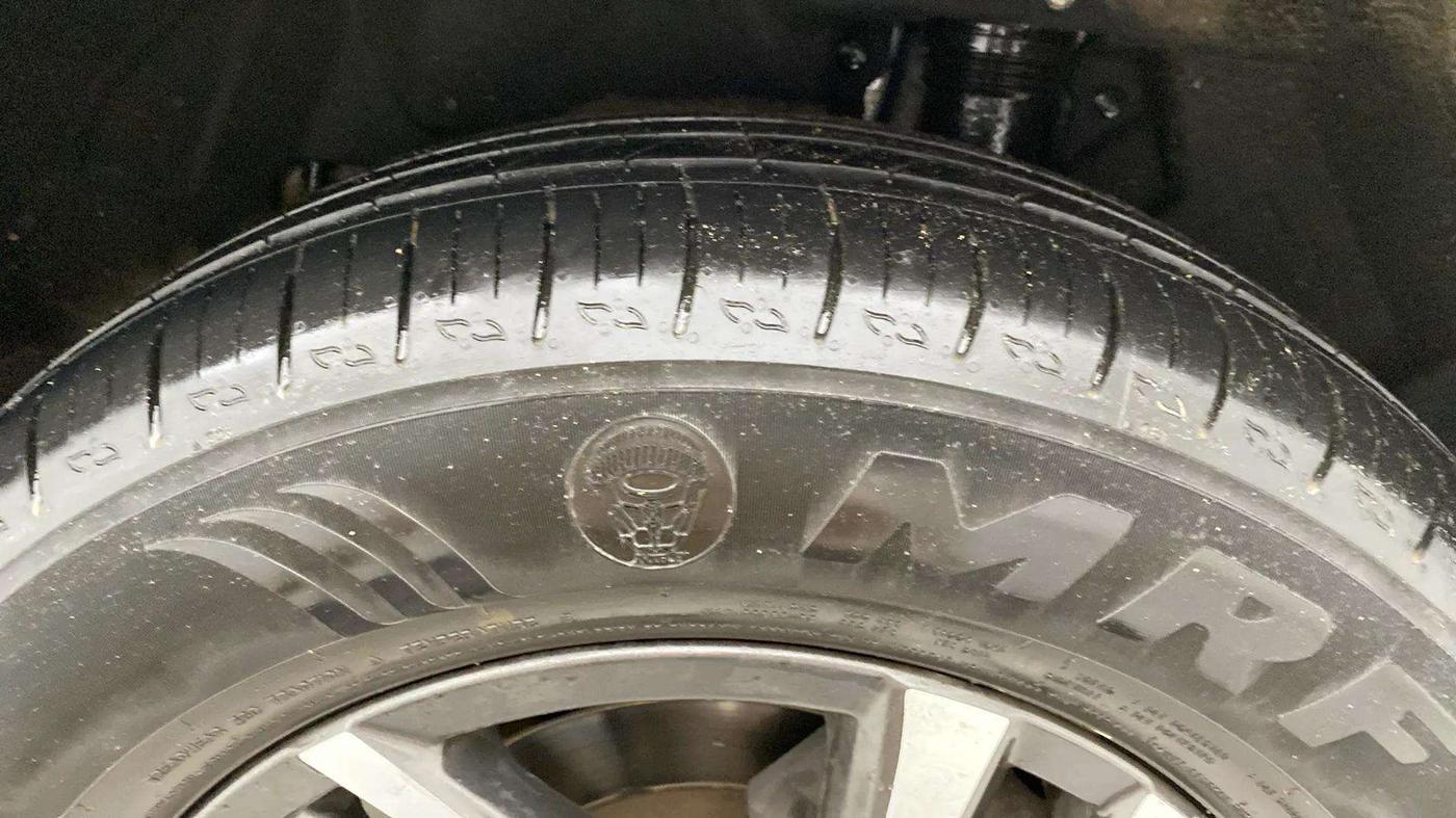 2022 Mahindra XUV700 AX 5 P AT 5 STR, Petrol, Automatic, 17,417 km, Left Rear Tyre Tread