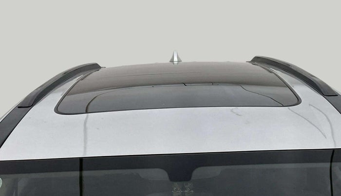 2022 Mahindra XUV700 AX 5 P AT 5 STR, Petrol, Automatic, 16,696 km, Moonroof/ Sunroof