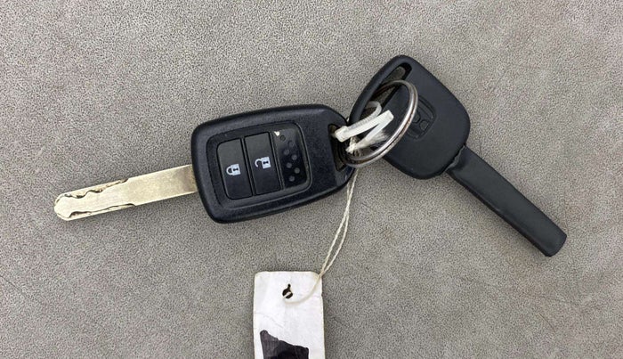 2023 Honda Amaze 1.2L I-VTEC S CVT, Petrol, Automatic, 10,721 km, Key Close Up