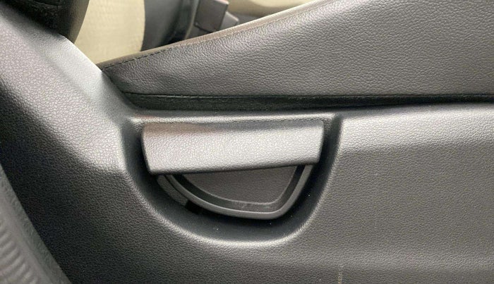 2020 Hyundai NEW SANTRO SPORTZ MT, Petrol, Manual, 44,612 km, Driver Side Adjustment Panel