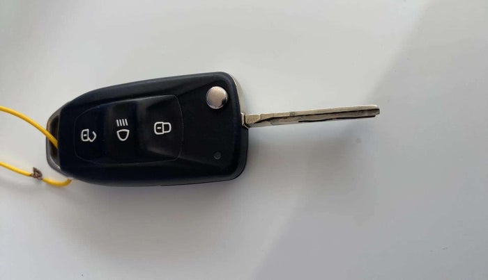 2020 Tata NEXON XM PETROL, Petrol, Manual, 58,295 km, Key Close Up