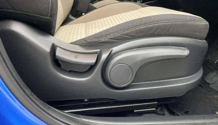 2019 Hyundai Elite i20 ASTA (O) CVT, Petrol, Automatic, 31,451 km, Driver Side Adjustment Panel