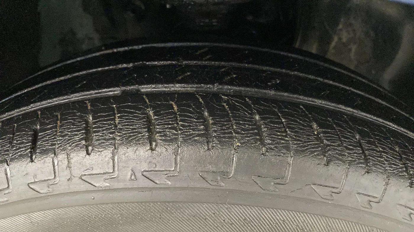 2017 Maruti IGNIS DELTA 1.2, Petrol, Manual, 36,152 km, Right Front Tyre Tread